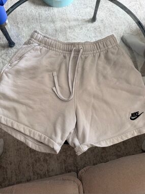 Nike Men’s White/Gray Sweat Shorts 4.5-5 in  inseam